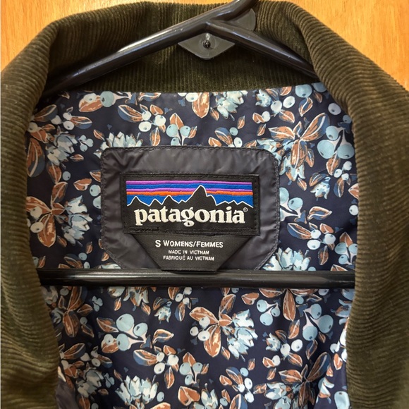Patagonia Gray Quilted Jacket with Green Accents - Picture 3 of 4